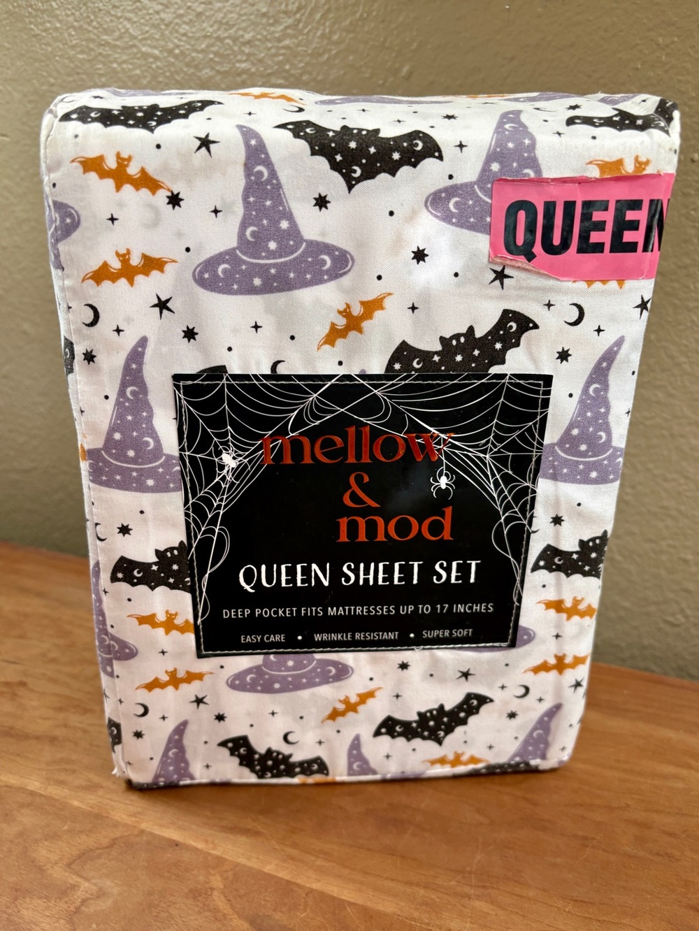 Mellow & Mod Witch Hats & Bats Halloween Queen 4-Piece Sheet Set, NEW